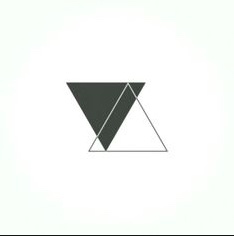 Balance — studio logo, triangolo pieno e vuoto