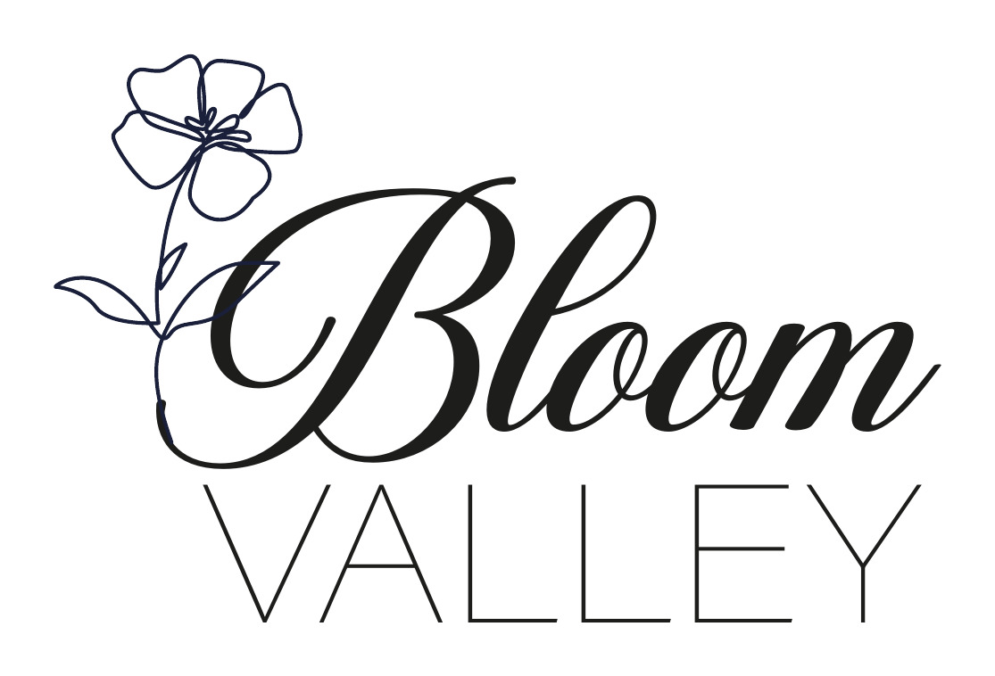 Bloom Valley — studio logo, variante script Bloom / Valley